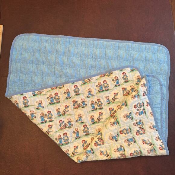 VTG Handmade Raggedy Ann Andy Playtime Pattern Blanket Quilted Crib 38 x 31 1/2" - Picture 1 of 8